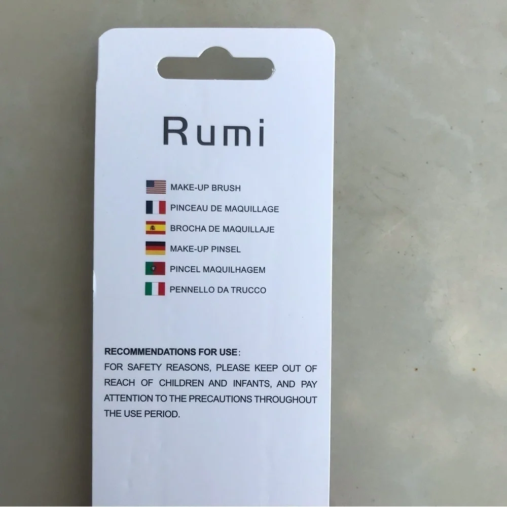 Rumi Mermaid Tail Flat Shader Eyeshadow Brush Silver NWT